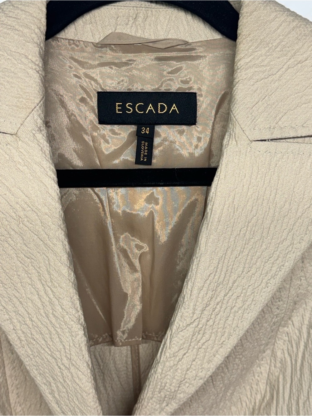 Escada Cream Textured Blazer with Gold Buttons Size 34 - Picture 4 of 7